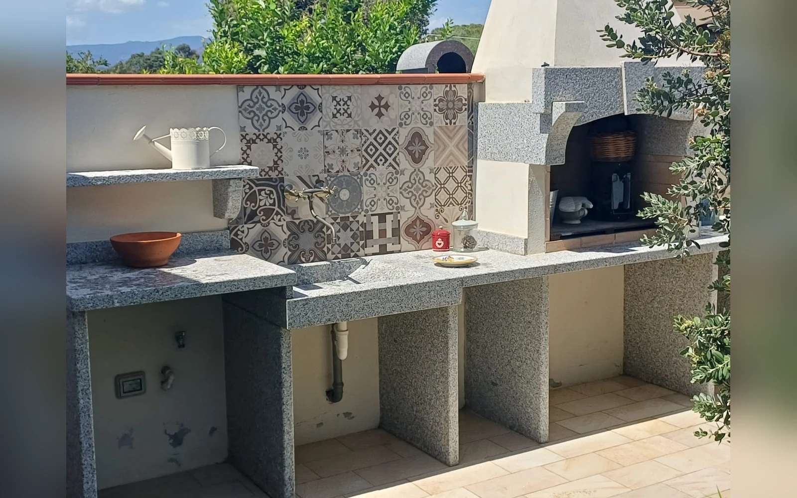 Villa Diletta, la cucina esterna con barbecue